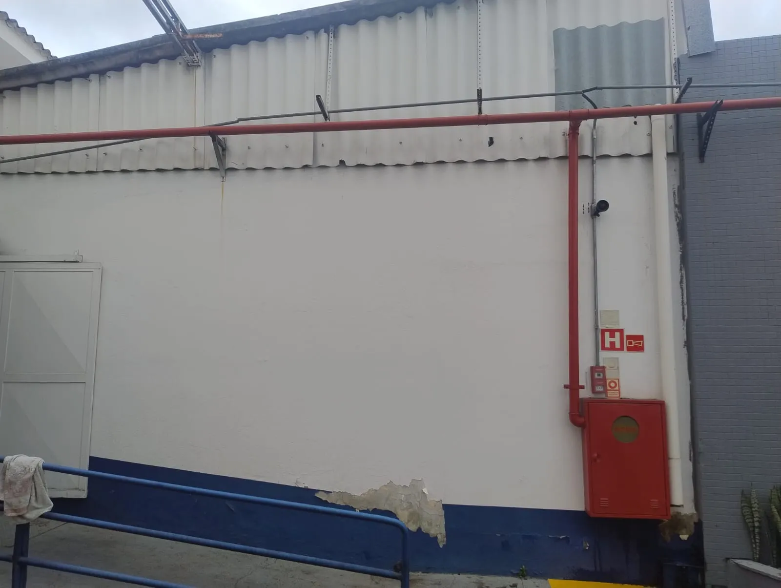 Inspeção de sistema de hidrantes e combate a incêndio em edifício